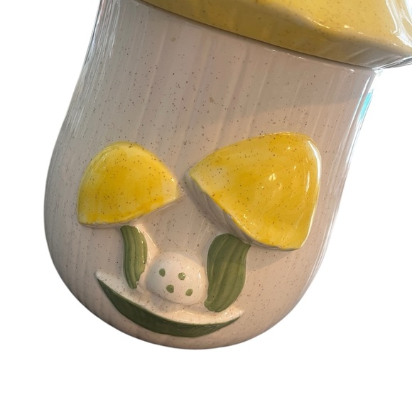 VTG 1968 Vandor Imports Yellow Glazed MUSHROOM 11” Tall Canister/Cookie Jar - Picture 4 of 11